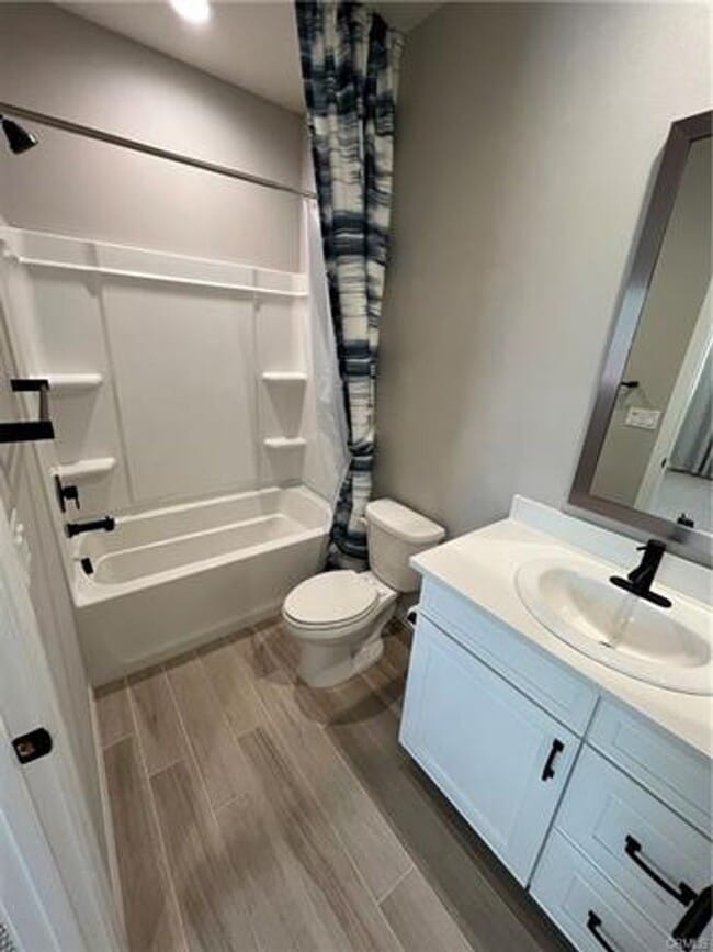 Building Photo - Welcome to this exceptional single-story 4-bedroom, 4-bathroom home!