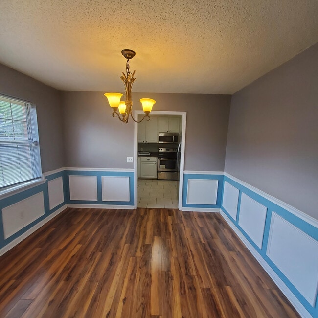 Building Photo - 953 Wedgewood Way