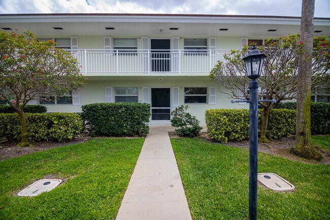 Building Photo - 68 Yacht Club Dr