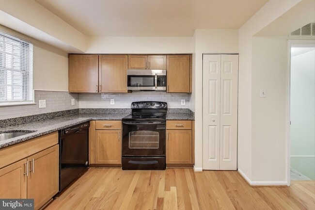 Building Photo - 16 Tabiona Ct