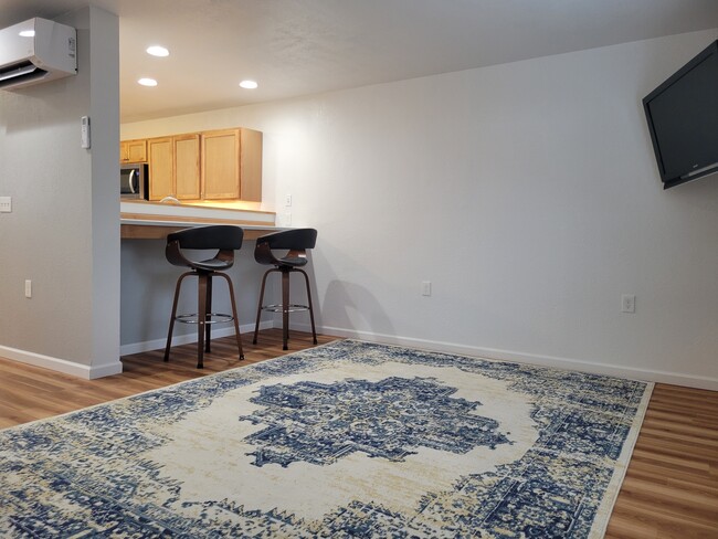 Breakfast counter with comfortable stools - 323 E 13th St