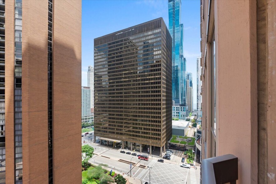 Building Photo - 222 N Columbus Dr