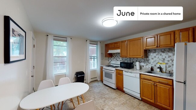 Building Photo - Room in Shared 3 bed/1 bath home