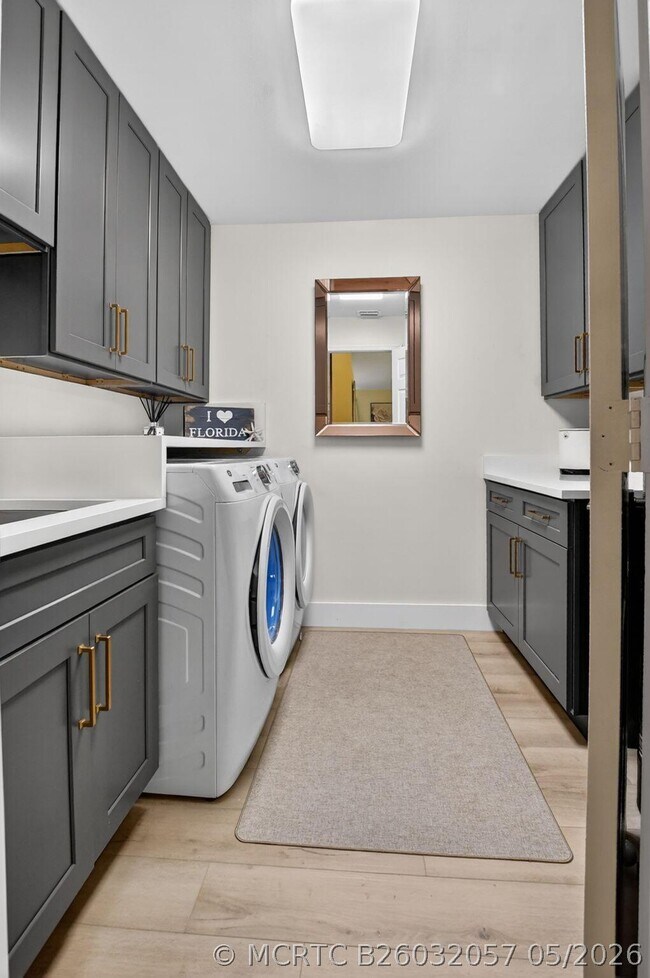 Building Photo - 5801 Coach House Cir