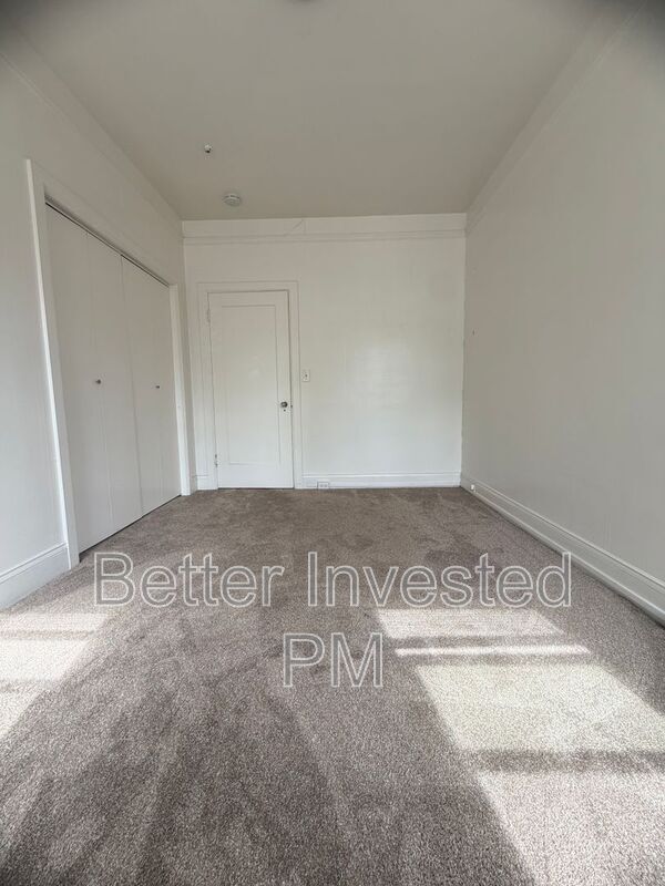 Building Photo - 526 B St