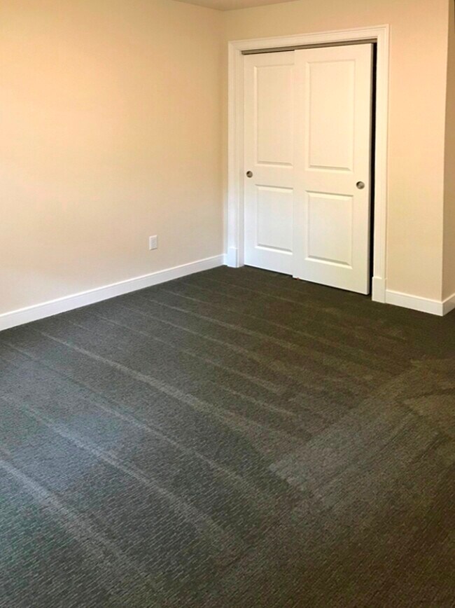 Building Photo - 1964 Main St