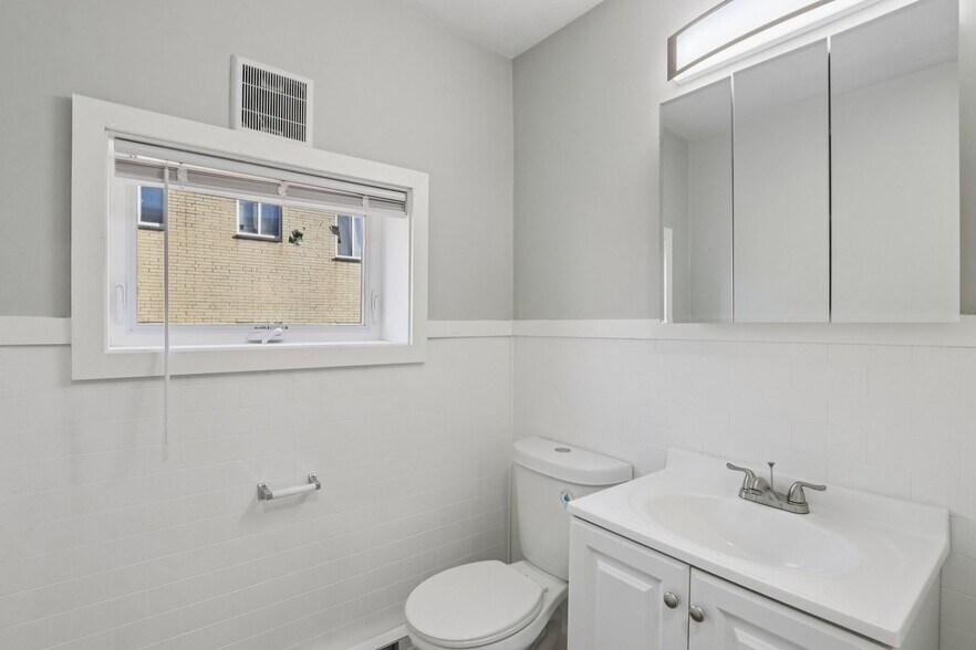 Building Photo - 10 Thorn St