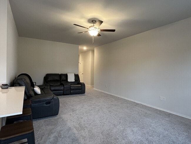 Building Photo - "ROOMMATE Wanted"