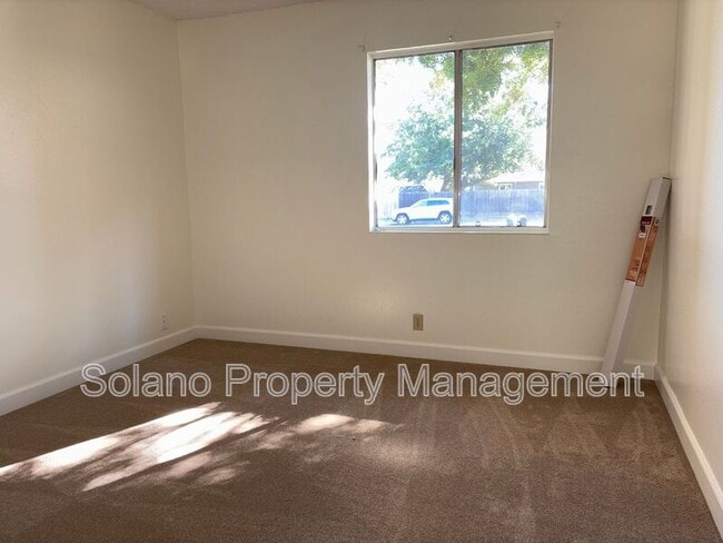 Building Photo - 110 Oxford Ct