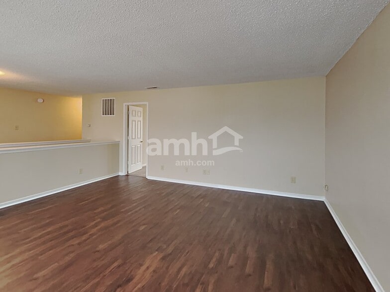 Building Photo - 10798 Cyrus Dr