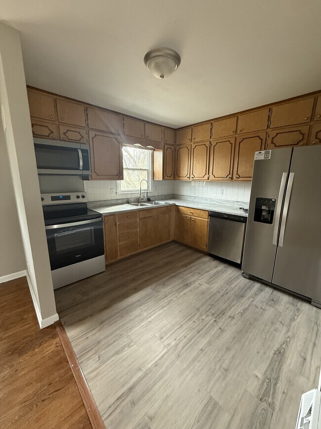 Building Photo - 732 E Culton St