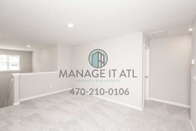 Building Photo - Beautiful 5 Bedroom House with a Master Bedroom on Main Floor