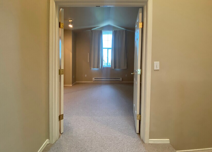 Building Photo - 16125 Juanita Woodinville Way NE