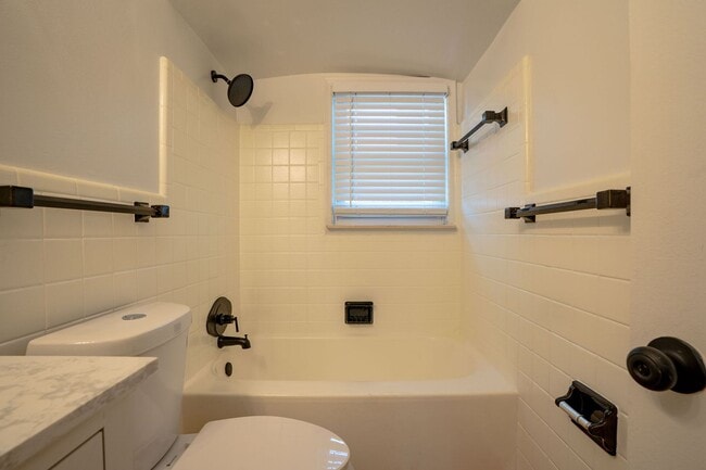 Building Photo - 3 Bedroom Ranch - $2650
