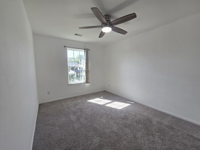 Building Photo - 7318 Parkview Dr