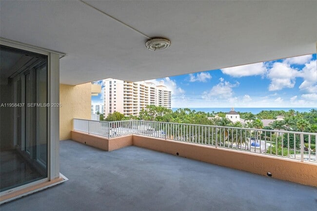 Building Photo - 785 Crandon Blvd