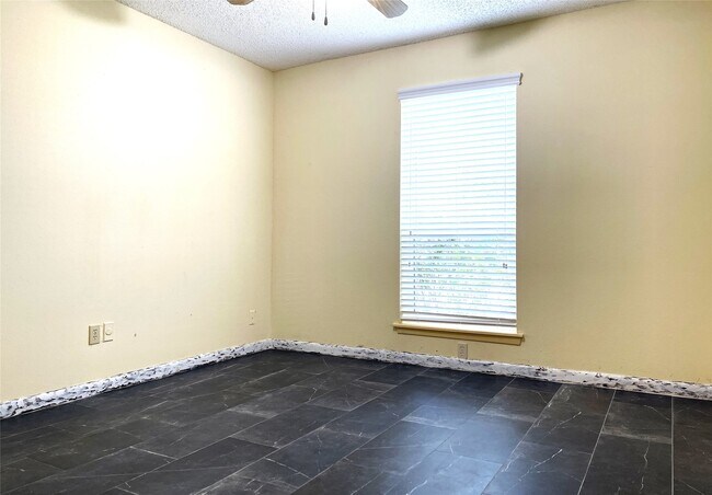 Building Photo - 6203 Gladewell Dr