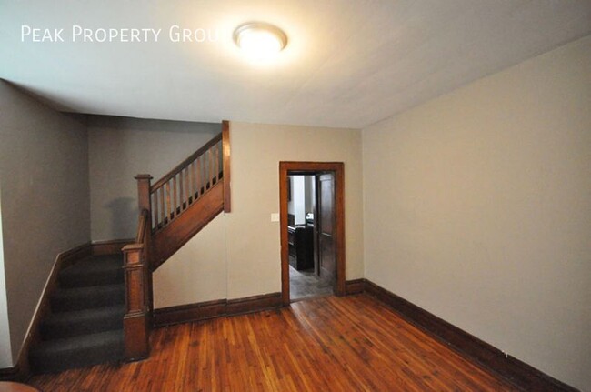 Building Photo - 2162 Indianola Ave