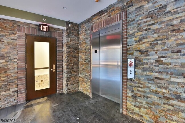 Building Photo - 8 Whitehall Rd
