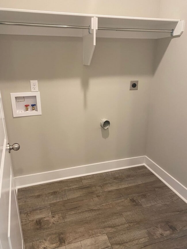 Building Photo - 3 Bedroom, 2 Bath Home in Valley View - PR...