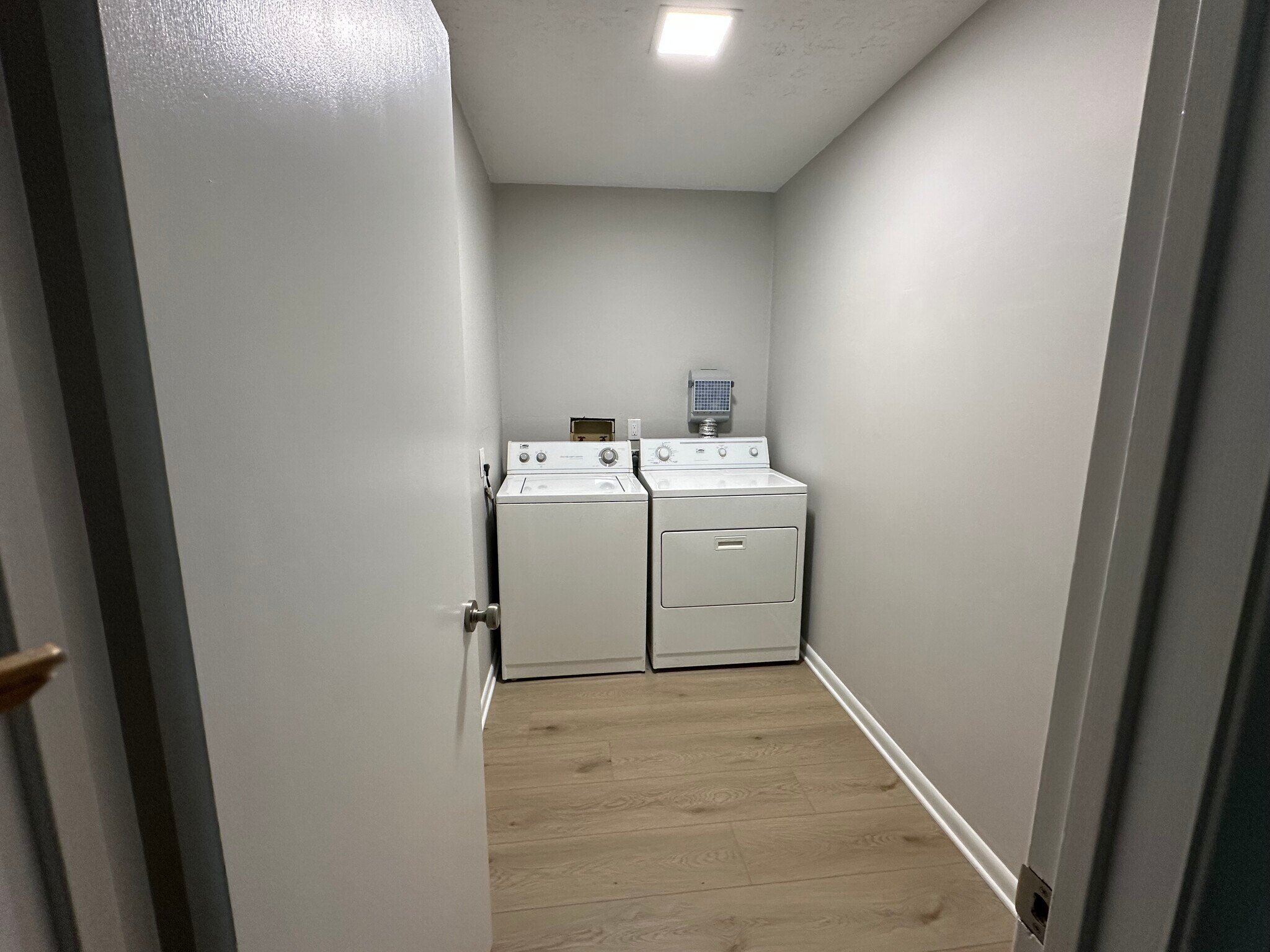 BR 1 Walk-in/Laundry - 1935 Gardiner Ln