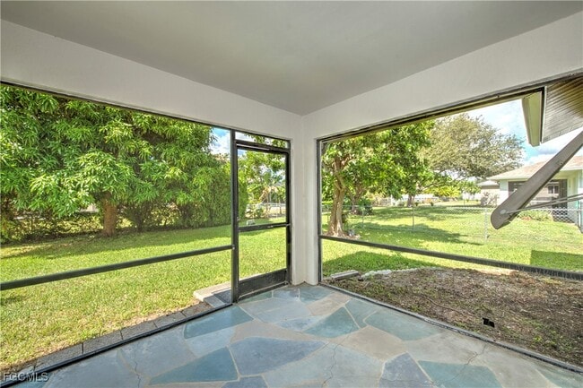 Building Photo - 1402 SW 1st Ave