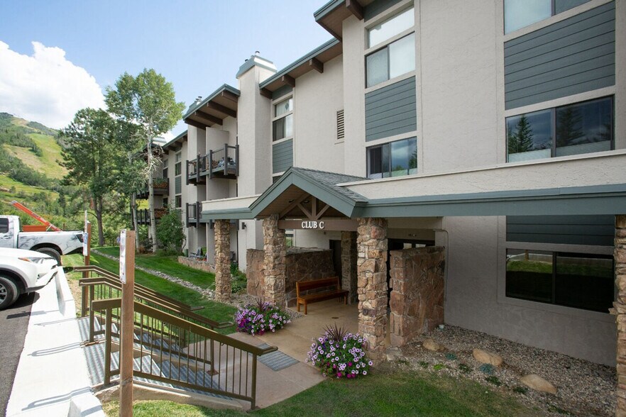 Building Photo - 2275 Storm Meadows Dr
