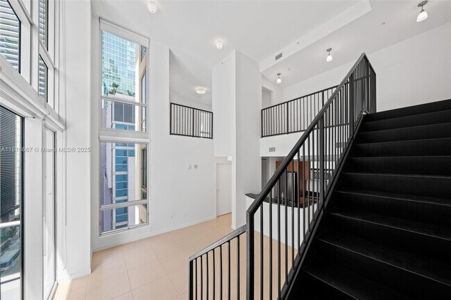 Building Photo - 300 S Biscayne Blvd