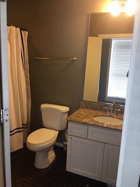 Building Photo - 31 E Center St