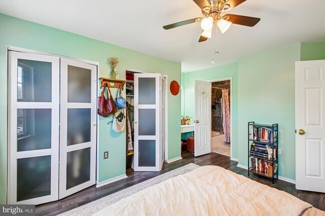 Building Photo - 8703 Village Green Ct