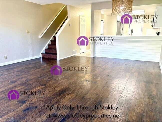 Building Photo - 27 Oak Brook Pl