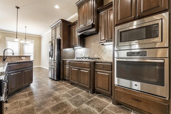 Building Photo - 4104 SE 38th St