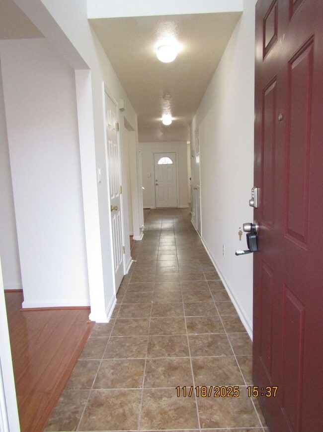 Building Photo - Jordans Crossing