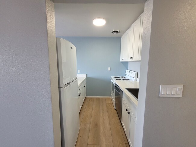 Building Photo - Southside Condo with a View - 1 Bedroom - ...