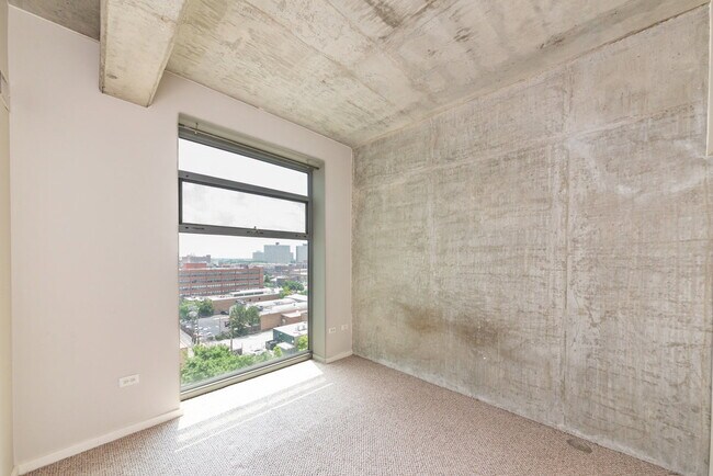 Building Photo - 1620 S Michigan Ave