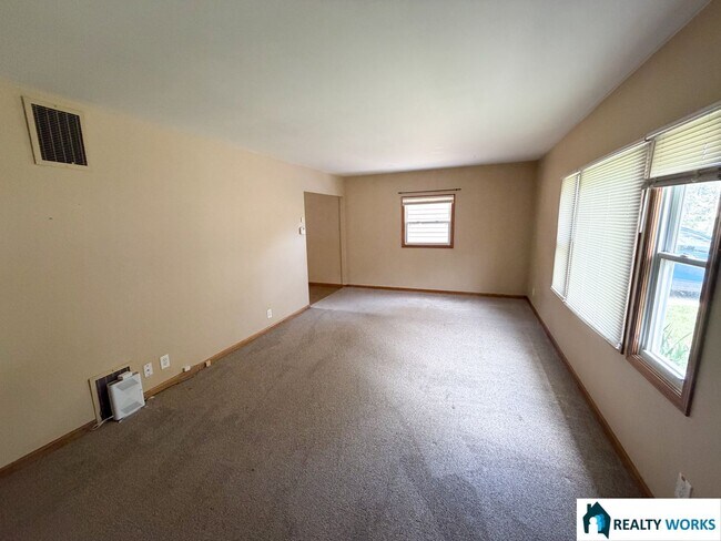 Building Photo - Lovely Three bedroom House located in Central Lincoln