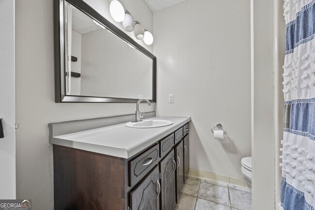 Building Photo - 527 University Cir