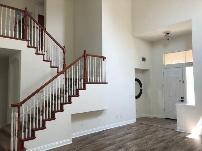 Building Photo - Well Maintained Stoneridge West Village Home!