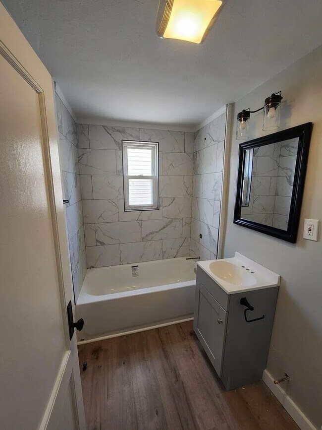 Building Photo - 3915-3917 Mount Troy