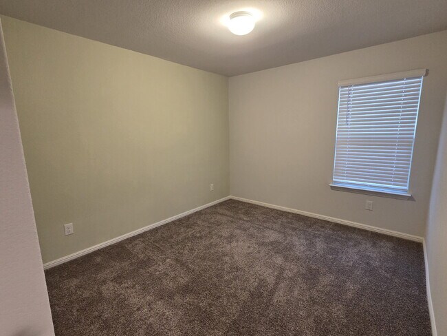 Building Photo - 3128 Winoak Dr