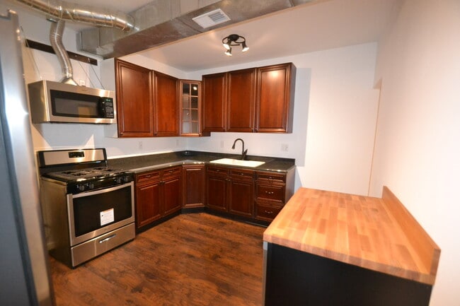 Building Photo - 501 Union St