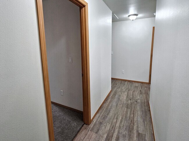 Building Photo - *360 TOUR AVAILABLE* Spacious Ranch-Style ...