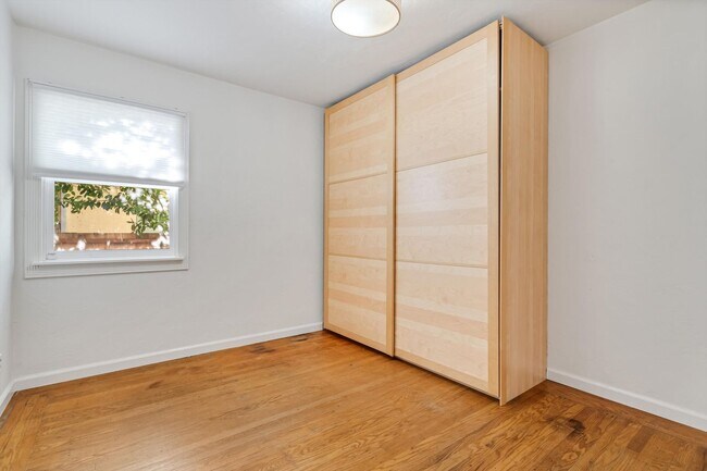 Building Photo - Updated 3 bedroom 2 bathroom single family home within walking distance to the Sonoma Town Square...