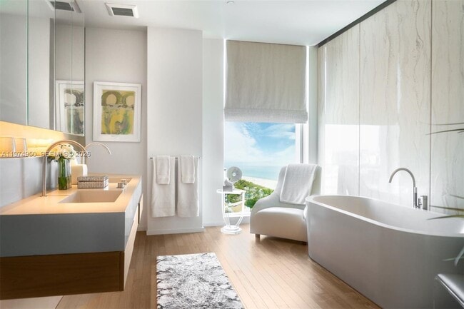 Building Photo - 2901 Collins Ave