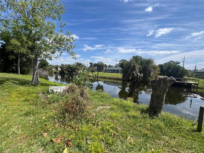 Building Photo - 2372 Abscott St