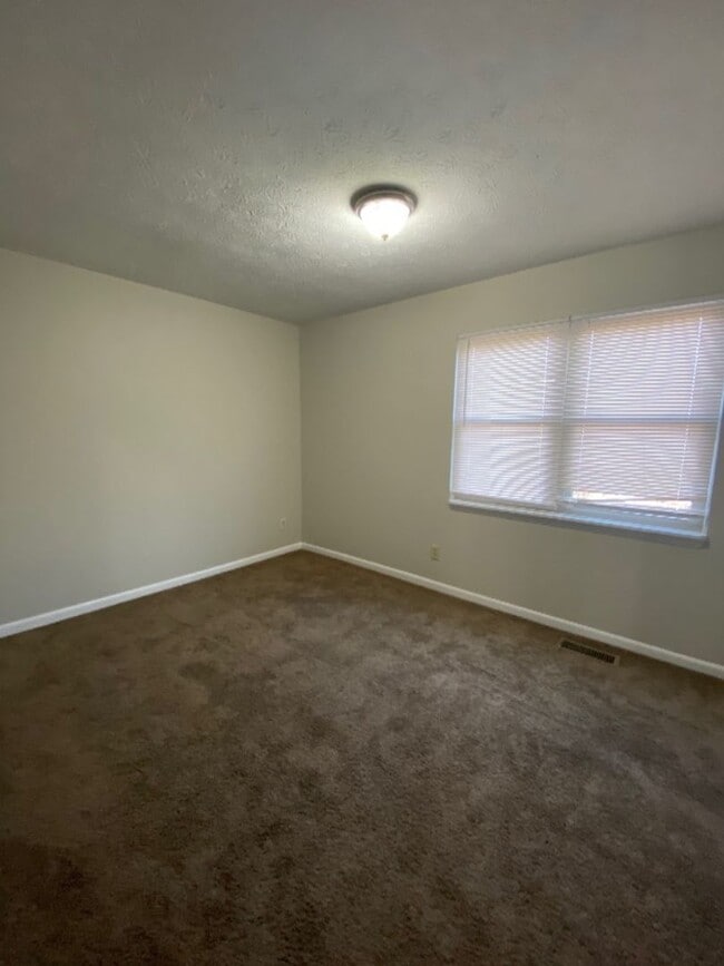 Building Photo - 574 Angel Dr S