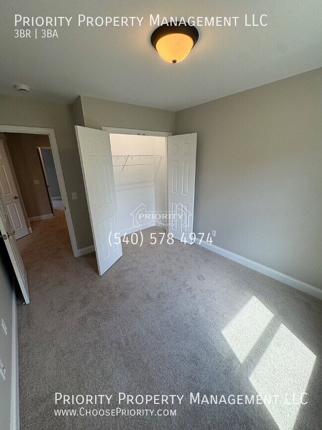 Building Photo - 751 Zephyr Dr