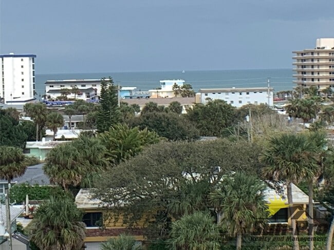 Building Photo - 3606 S Peninsula Dr