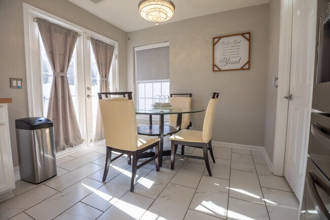 Building Photo - 5464 Daniel Ray Dr