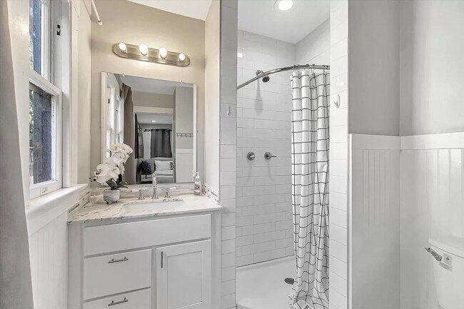 Building Photo - 860 S 8th St